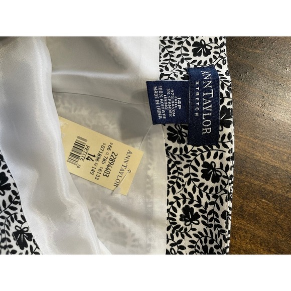 Ann Taylor Stretch Black and White Floral Skirt Size 14P NWT - Picture 5 of 5